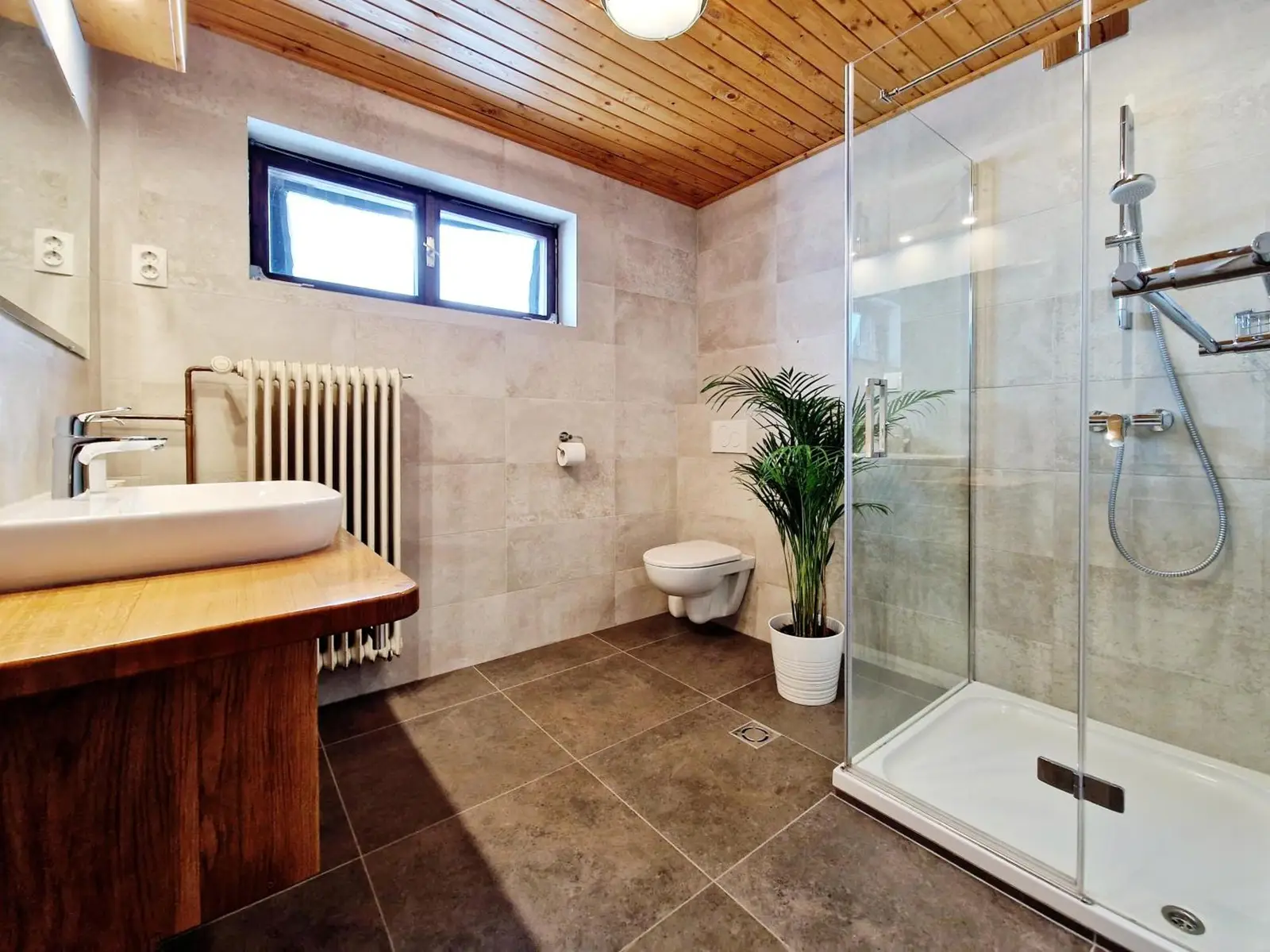 Walk-in shower in The Karavanks bathroom